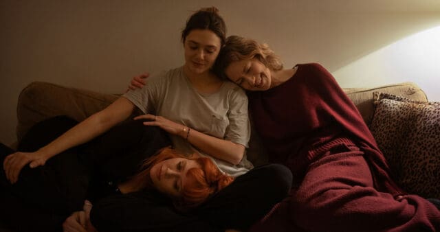 Netflix 最新電影《His Three Daughters》現已上線，「紅女巫」Elizabeth Olsen 出演女主角，挑戰演繹複雜姊妹情誼！