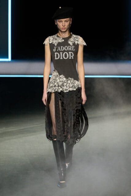 2025秋冬時裝週重溫時尚黃金時代，Chloé Paddington手袋、「J’Adore Dior」T-shirt回歸！